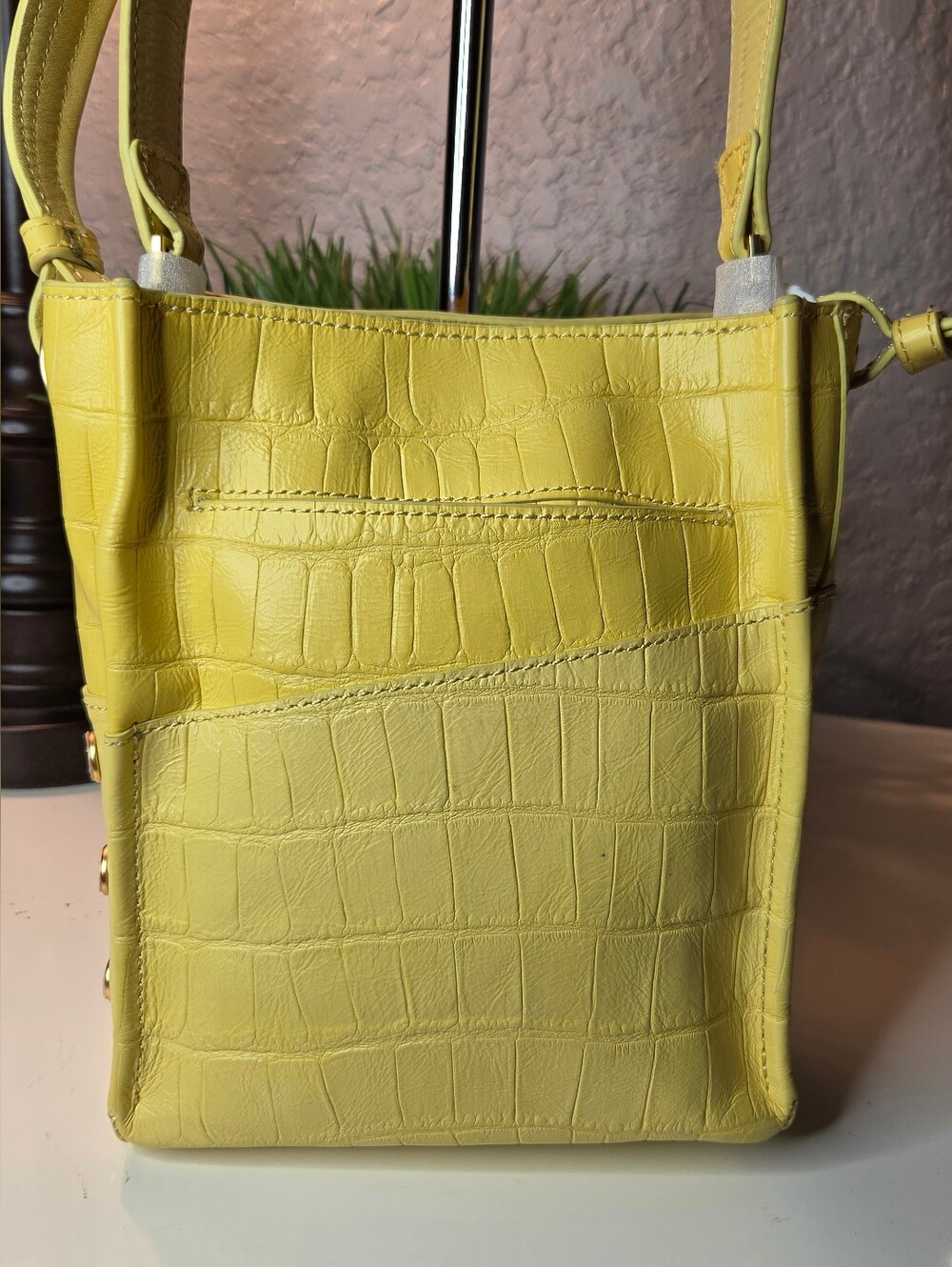 Hammitt Davis Small Sunstruck Yellow Croc Leather Crossbody Bucket Bag NWT - Picture 3 of 16